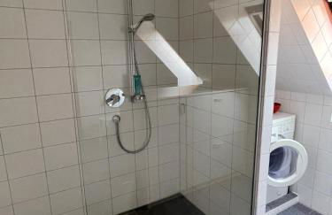 Twenge Retreat - Haus Nähe Stadt und Flughafen mit Garten, 3 Zimmer, TV, Küche, Bad und Netflix - Foto 34