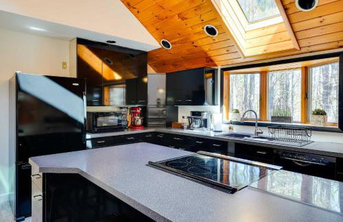 Lake George Oasis with 9 Acres, Hot Tub and Game Room! - Foto 9