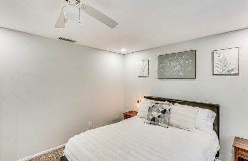 1 Mi to Lake Crestline Cabin with Deck and Gas Grill! - Foto 9