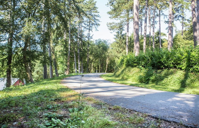 Sumptuous Chalet in Septon with Sauna & Hot Tub - Photo 32