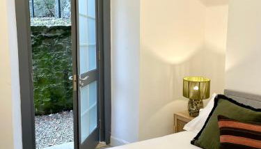 Edinburgh City Centre Oasis - Photo 5