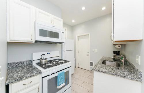 TWO town homes! 6 Bedrooms, 2 King beds, Walk to Eats - Foto 30