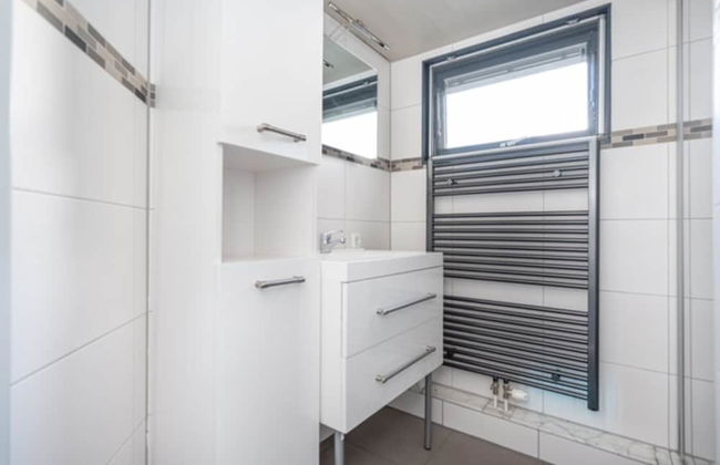 Chalet in Goedereede Near North Sea Beach - Photo 12