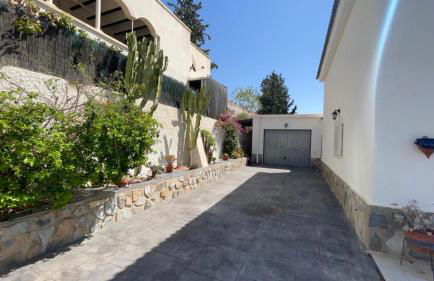 Villa with Private Pool & Hot tub - Foto 33