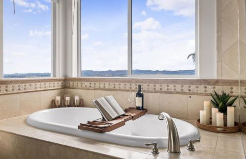 Modern Hilltop Retreat - Foto 44