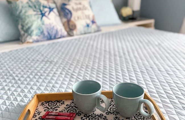 NEW Stunning Beachfront Condo at the Coral Beach - Foto 11