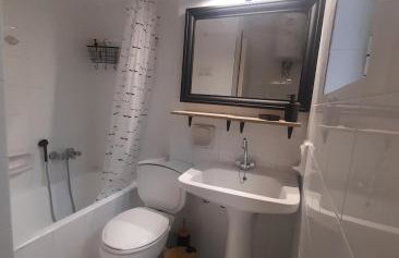 Chic & Calm apartment 3 minutes walk to Rafina Beach - Foto 13