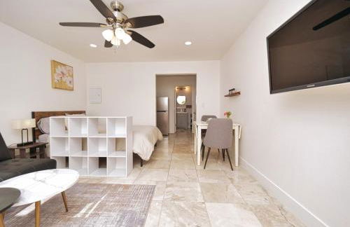 Molivu Homes Studio - PetFriendly - King Bed - W-D - Foto 3