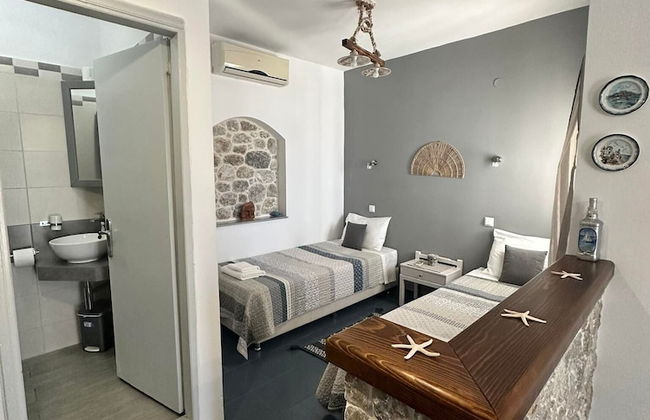 Elenis Studios & Apartments - Photo 11