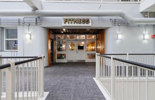 Luxury Downtown Cityview Suite Skywalk Access and Free Garage Parking - Foto 7