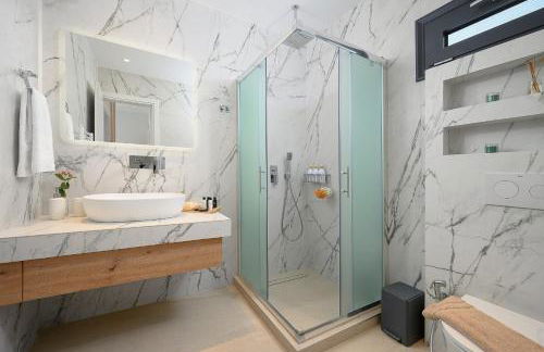 House 143 steps to the sea - Photo 7