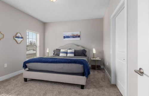 Modern 2BR & 2BA Condo with Garage & Patio - Foto 5