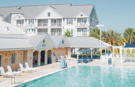 Enjoy mini golf, arcade games, and pools with Family in 2BD Orlando condo - Foto 2