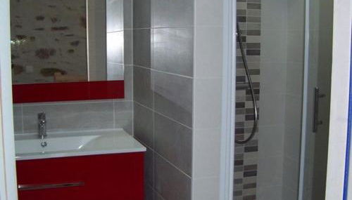 Maison rénovée en pleine campagne avec terrain, terrasse et équipements familiaux - FR-1-426-157 - Foto 3