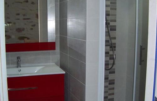 Maison rénovée en pleine campagne avec terrain, terrasse et équipements familiaux - FR-1-426-157 - Foto 3