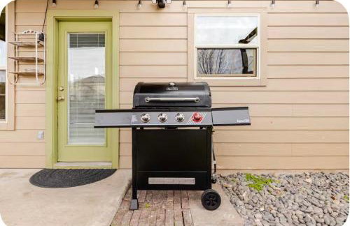Modern 4BR Retreat, Fast WiFi, Parking, Less than 15 mins from Austin - Foto 41