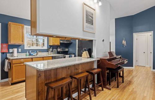 Tranquil 3BR Retreat Game Room Deck Beach Pass - Foto 12