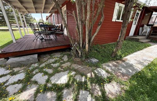 Charming Montana Bungalow with Madison River Views, Steps from Main Street in Ennis, MT - Foto 3