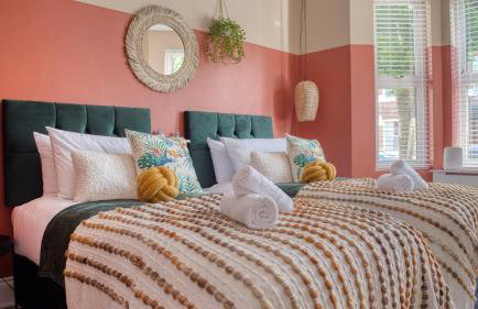 London Hammersmith - hot tub, games, arcade - Foto 2