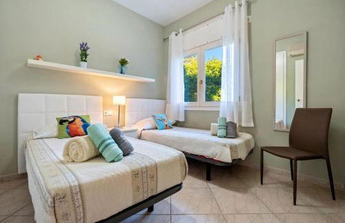 Villa Familiar c/Piscina + Wifi y Parking Gratis by Sunset Rentals (Bonmont) - Foto 11