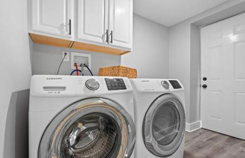 Boho 5BR Modern Villa w Hot Tub, Grill, Patio and Backyard - Foto 38