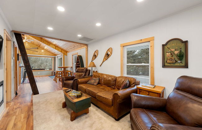 Cozy 3BR Cabin With Hot Tub on Nippersink Creek - Foto 2