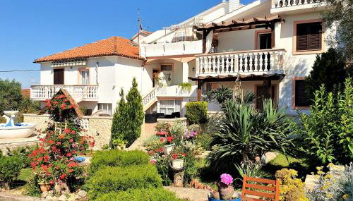 Apartments Katičin - Foto 2, Garden, Garden view