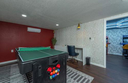 6 Br Cabin Hot Tub Fire Pit Min to Hatley Pointe - Foto 46