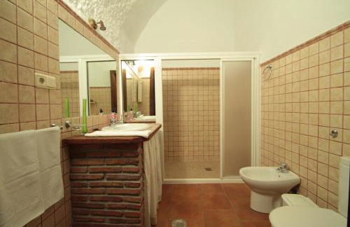 Cuevas la Chumbera - Photo 21