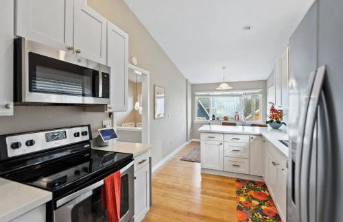 Modern 4BD home in Ballard with A/C, pet-friendly - Foto 6