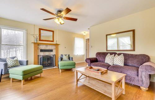 Family Home with Game Room and Decks in Etlan! - Foto 1