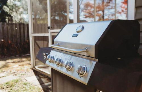 The Lucky Charm Sunny Screened Porch Near USC&Base - Foto 27