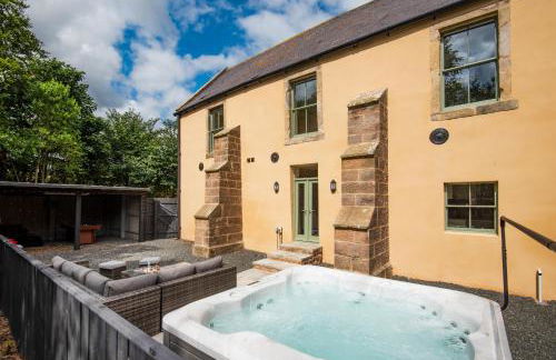 Northumberland Hot Tub Haven for 10 in 5 ensuite bedrooms - Photo 2