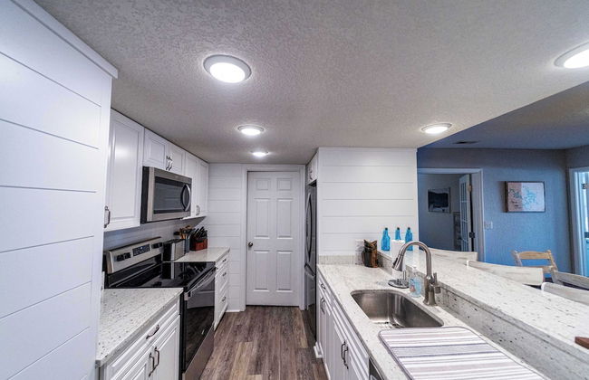 Lazy L at the Lake Chic 3 BDR Condo w/ Boat Slip - Photo 7