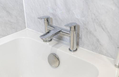 Serviced Apartment in Lanarkshire Close to M8 M74 with Free Parking - Long Stays Available - Foto 30