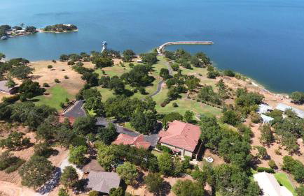 Luxurious Lakefront Estate: Spectacular Views, Expansive Grounds and Private Jetty - Foto 1