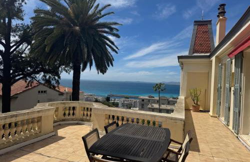 PALMERAIE - Magnifique appartement d'époque avec Vue Mer 4 personnes avec terrasse Le Port Nice - Photo 2