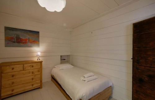 Beautiful 3 Star renovated Apt Sleeps 7 - Photo 4