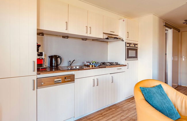 Holiday Home With Terrace in Giethoorn - Photo 4