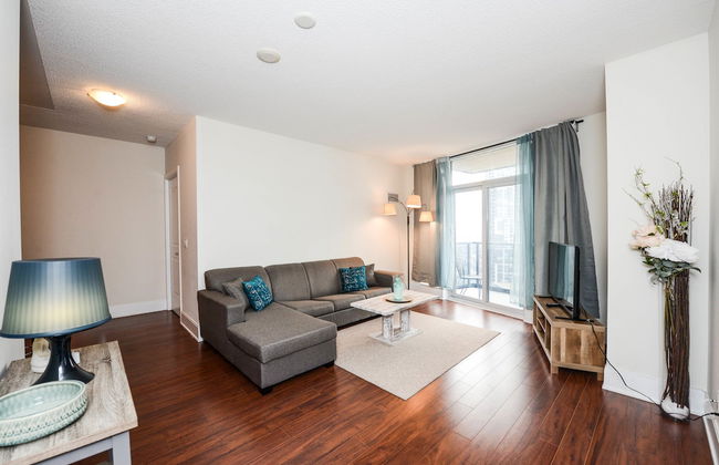 Sarkar Suites - 330 Burnhamthorpe Road - Photo 20