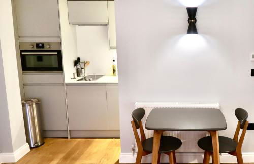 Stylish Studio Apartment, ensuite, kitchenette - Foto 3