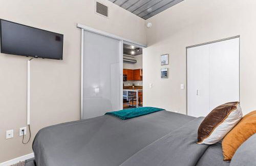 2 Separate 2BR Units Near Big House & Downtown - Foto 12