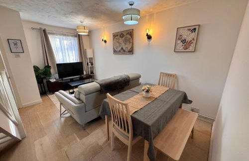 Windsor & Legoland Stay, Slough & Free Parking - Berkshire - Foto 16