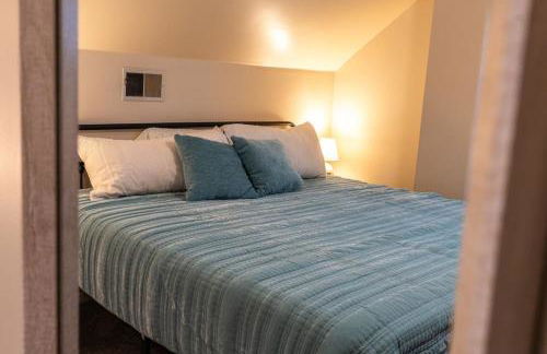 4 Bedroom 2 and a half bath that Sleeps 8 Near it all Ford Telegraph - Foto 34