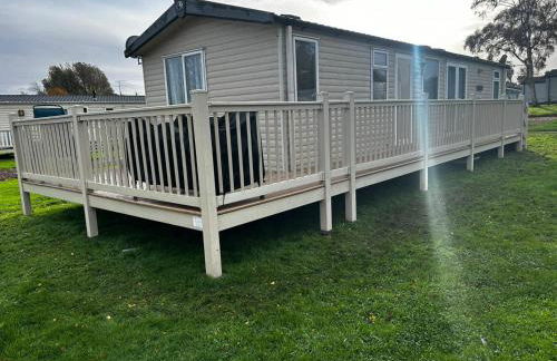 Lovely Serenity 1 and gorgeous Serenity 2 are 3 bedroom 2 bathroom caravans - Foto 2