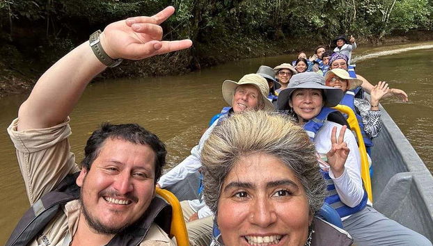 Disfrutando del paseo en canoa
