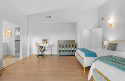 Entire Private Home with 4 Bedrooms 2 Bathrooms, Pool, View, 4 Parking, King Bed, Big Yard, Available Now - Foto 41