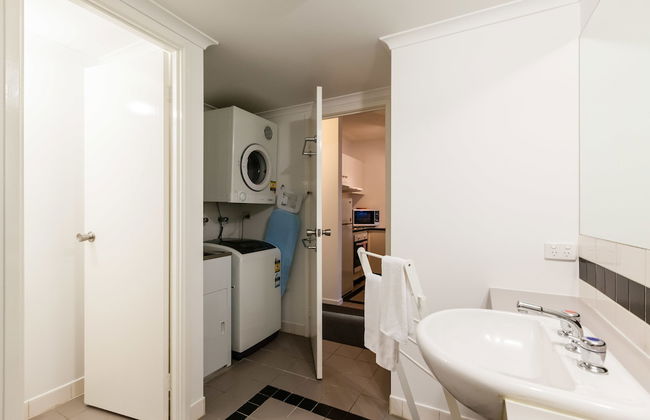 DAWN, 2BDR Carlton Apartment - Photo 18