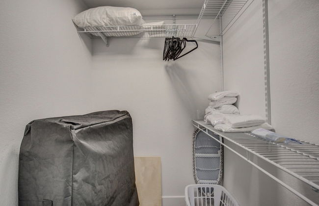 Trendy Urban Neighborhood & Dog-friendly Downtown - Photo 2