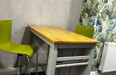 Levy Nook House 1 bed apartment 5 minute walk to Stockton town centre & Free Parking - Foto 12